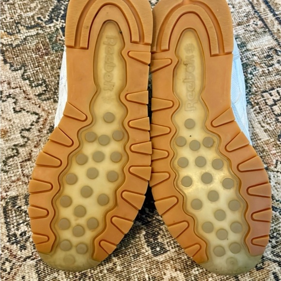 Reebok Womens White and Gray Sneakers - Picture 4 of 4